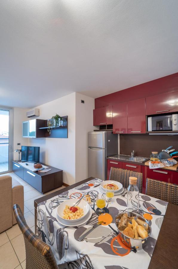 Residenza Ore Felici Lignano Sabbiadoro Exteriör bild