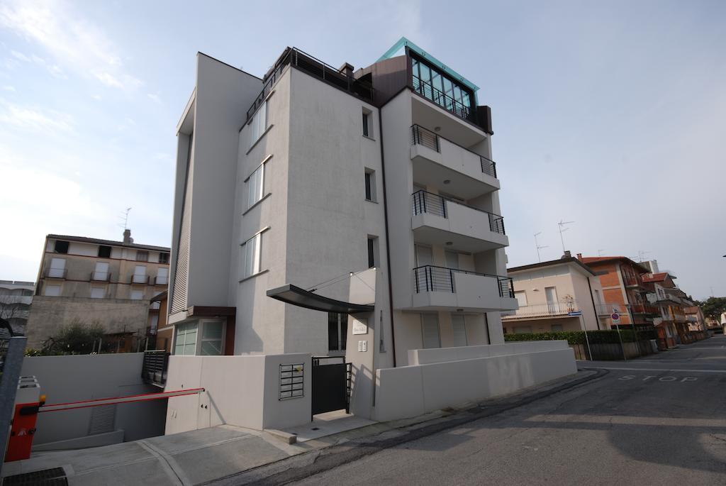 Residenza Ore Felici Lignano Sabbiadoro Exteriör bild